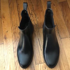 Black Sam Edelman Chelsea boot size 9 (runs small I am a 8.5)